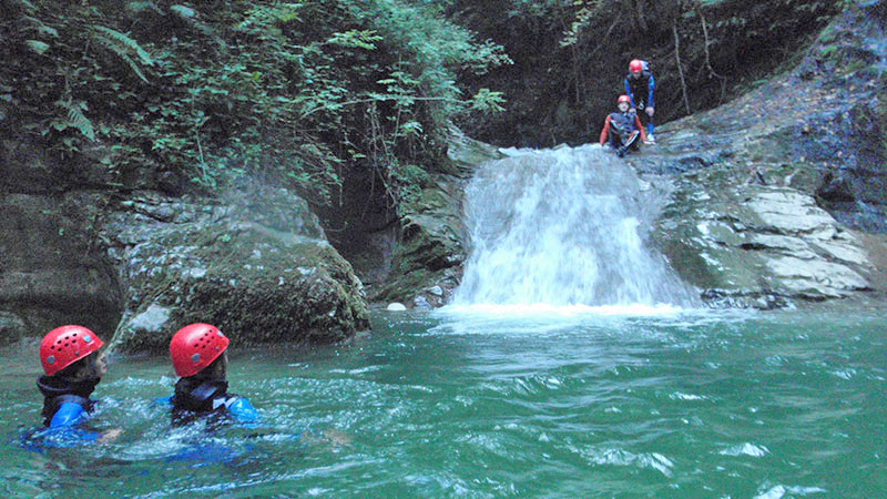 Canyon kid, l'activité canyoning pour les plus jeunes